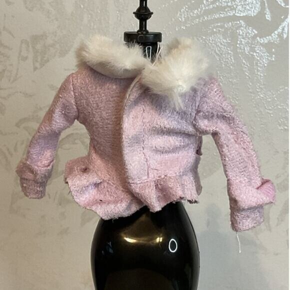 Rainbow High Winter Break Violet Willow Coat - Picture 3 of 4